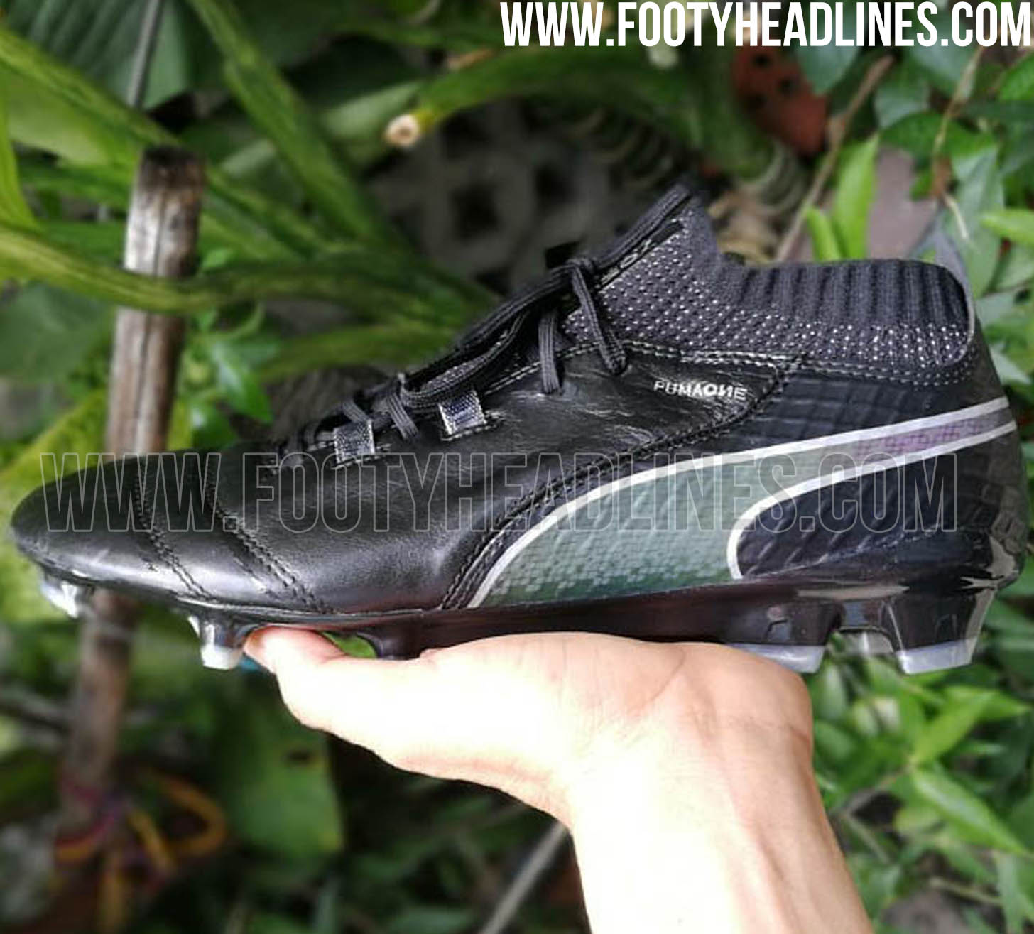 Black top puma one